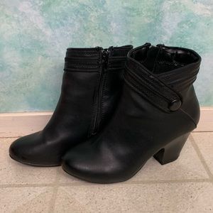 Jaclyn Smith | Black Booties